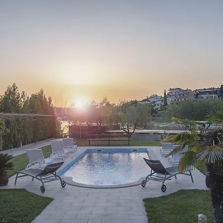 Sunny Just 10 Meters To The Sea *