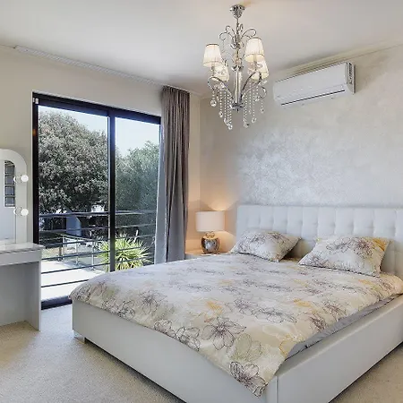 Sunny Just 10 Meters To The Sea Holiday home Pjescana Uvala
